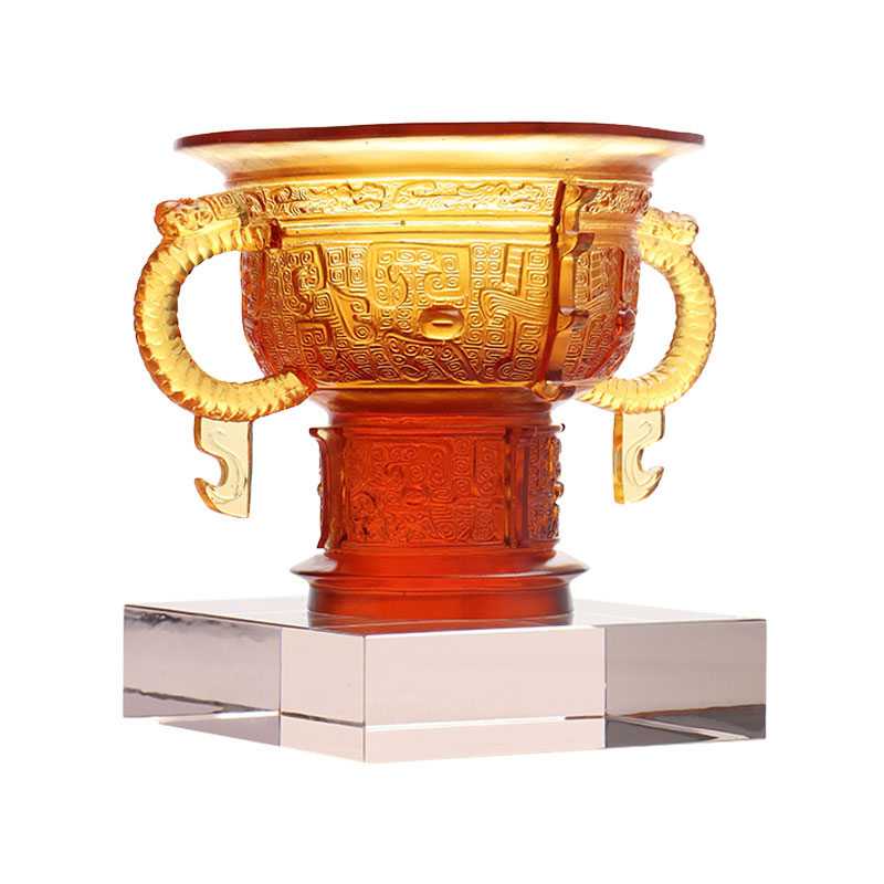 Tripod Sínis le láimhseáil chluasa dragan agus patrún dealga