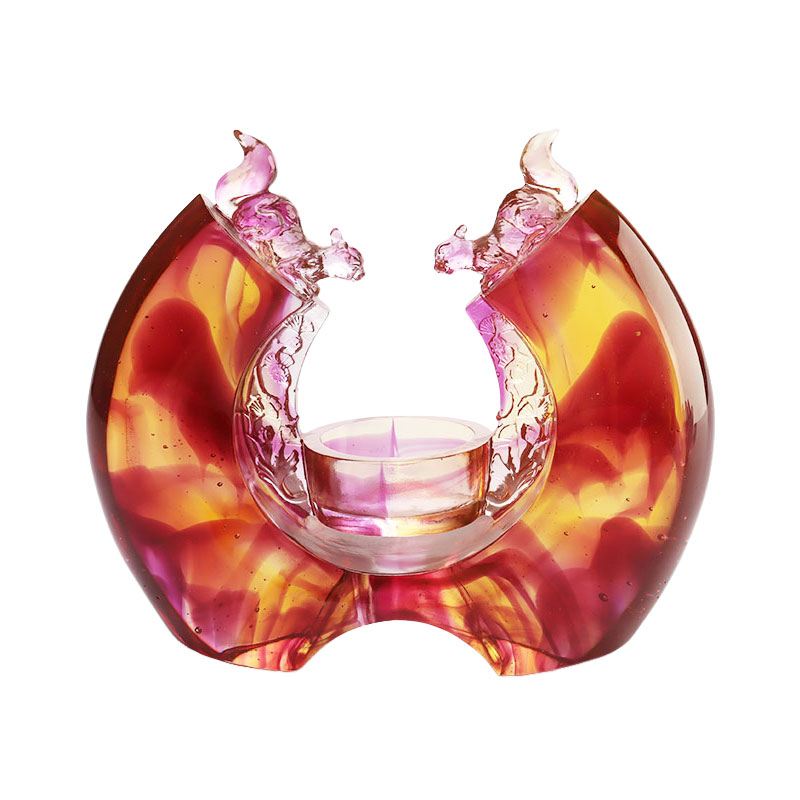 Coinnleoir glaze daite corcra