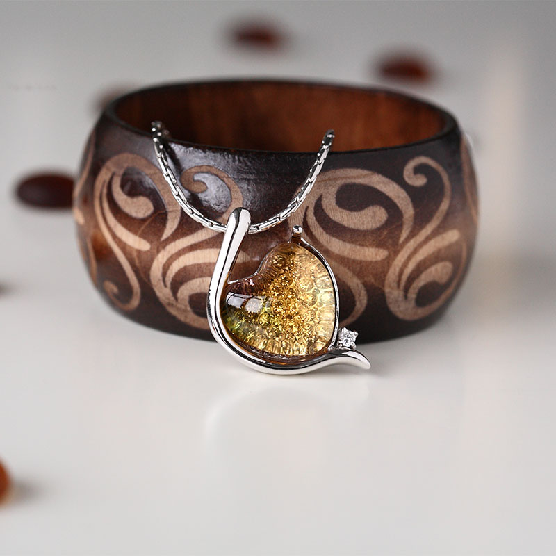 Bracelet galánta dath airgid inleagtha le pendant gloine