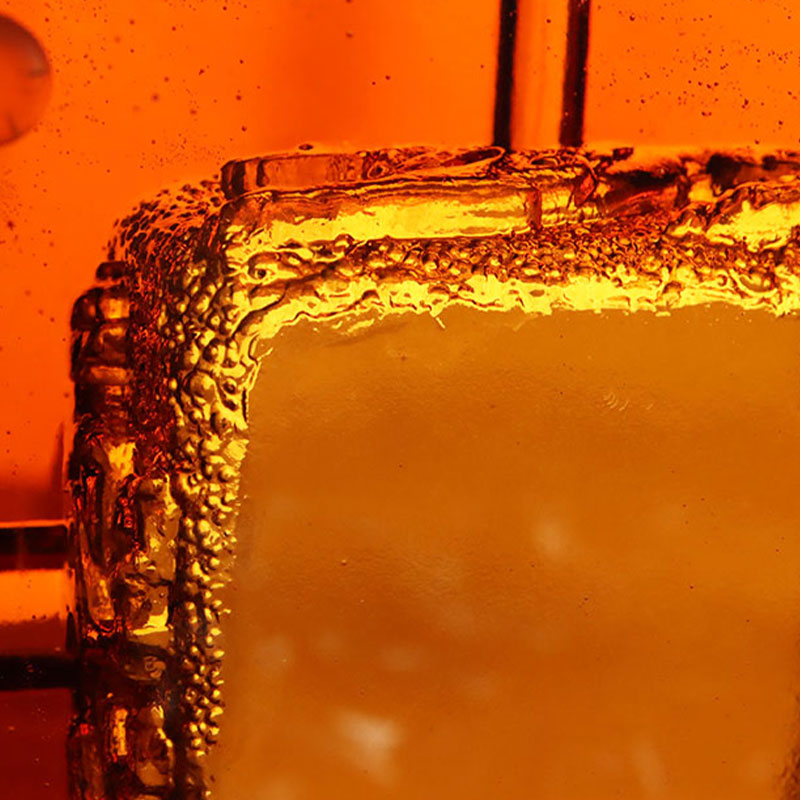 luaithreadán gloine dearg le patrúin ainmhithe cabhraithe fíorálainn