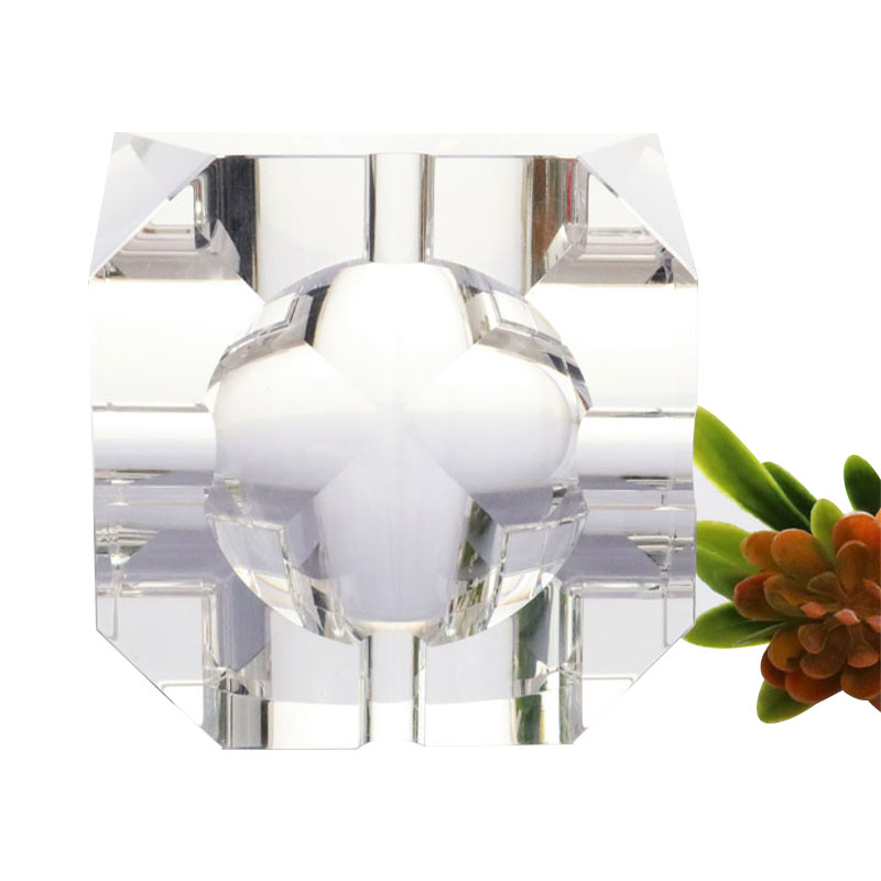 Dearadh geoiméadrach simplí luaithreadán criostail gloine trédhearcach