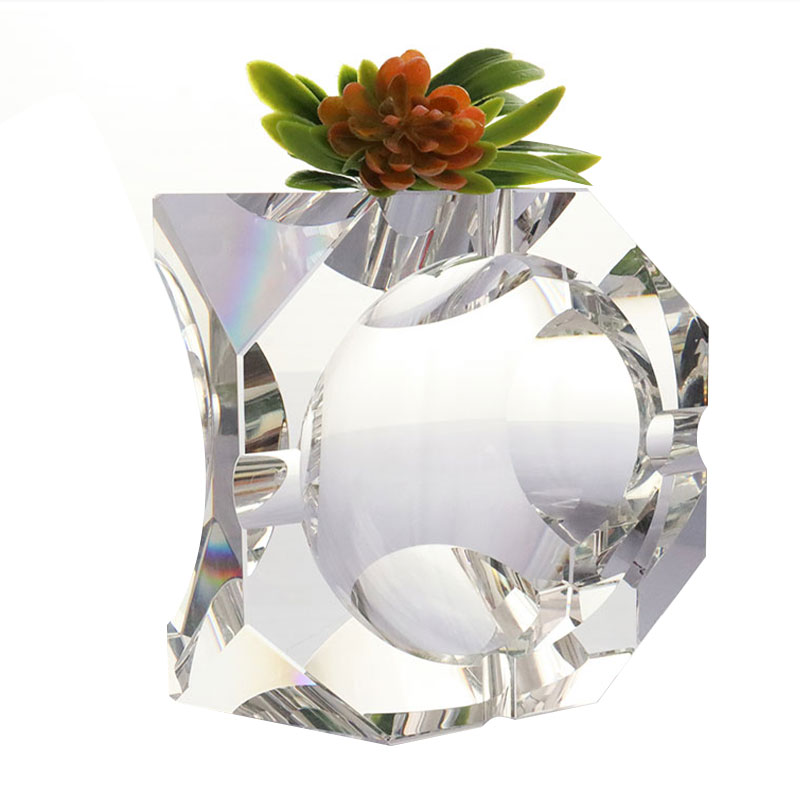 Dearadh geoiméadrach simplí luaithreadán criostail gloine trédhearcach