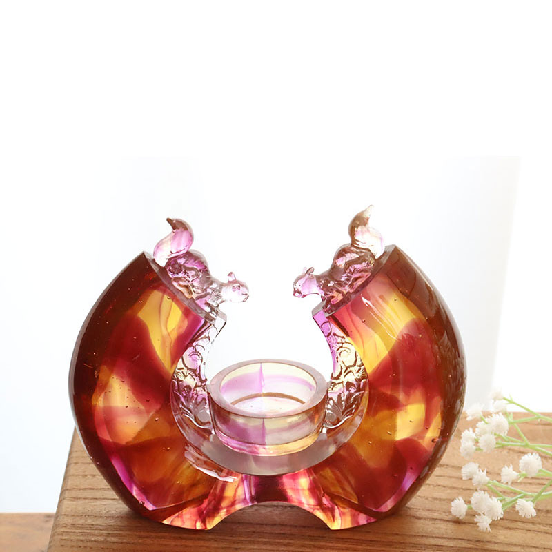 Coinnleoir glaze daite corcra