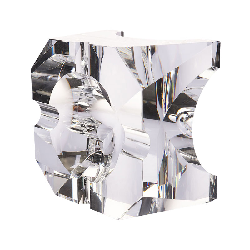 Dearadh geoiméadrach simplí luaithreadán criostail gloine trédhearcach