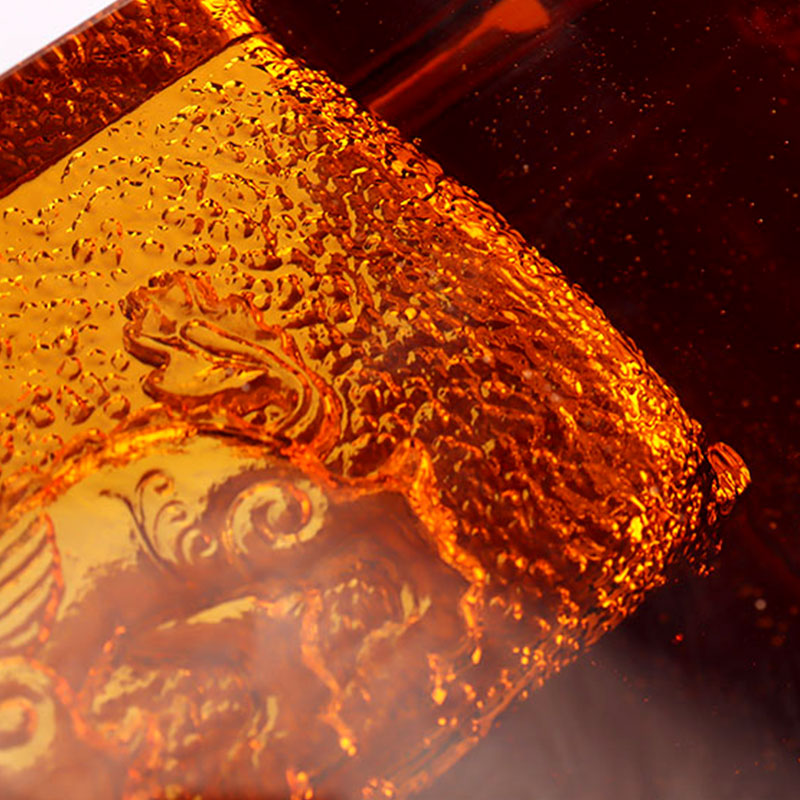 luaithreadán gloine dearg le patrúin ainmhithe cabhraithe fíorálainn