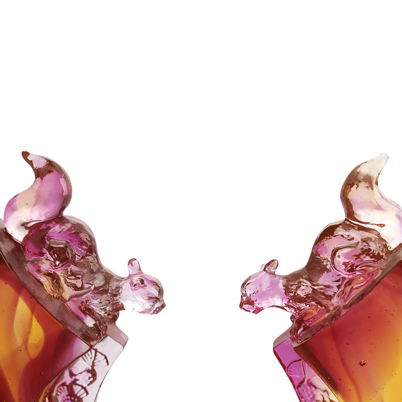 Coinnleoir glaze daite corcra