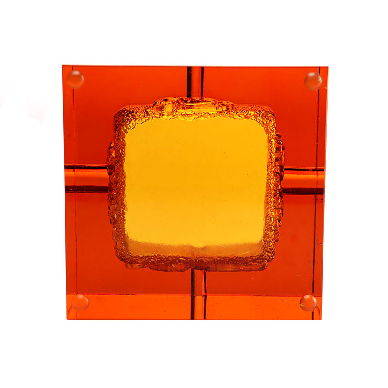 luaithreadán gloine dearg le patrúin ainmhithe cabhraithe fíorálainn