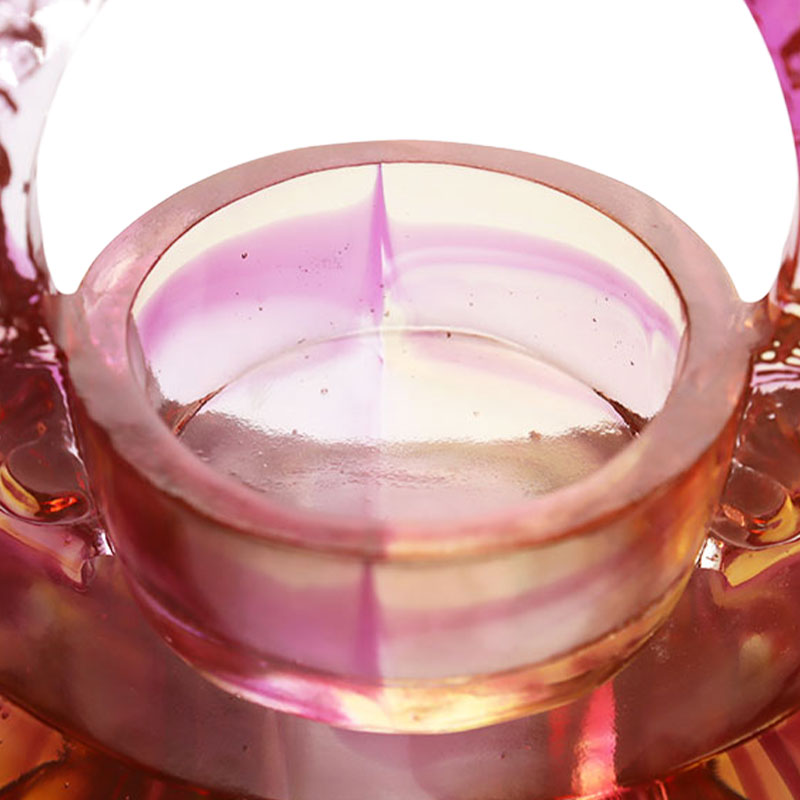 Coinnleoir glaze daite corcra