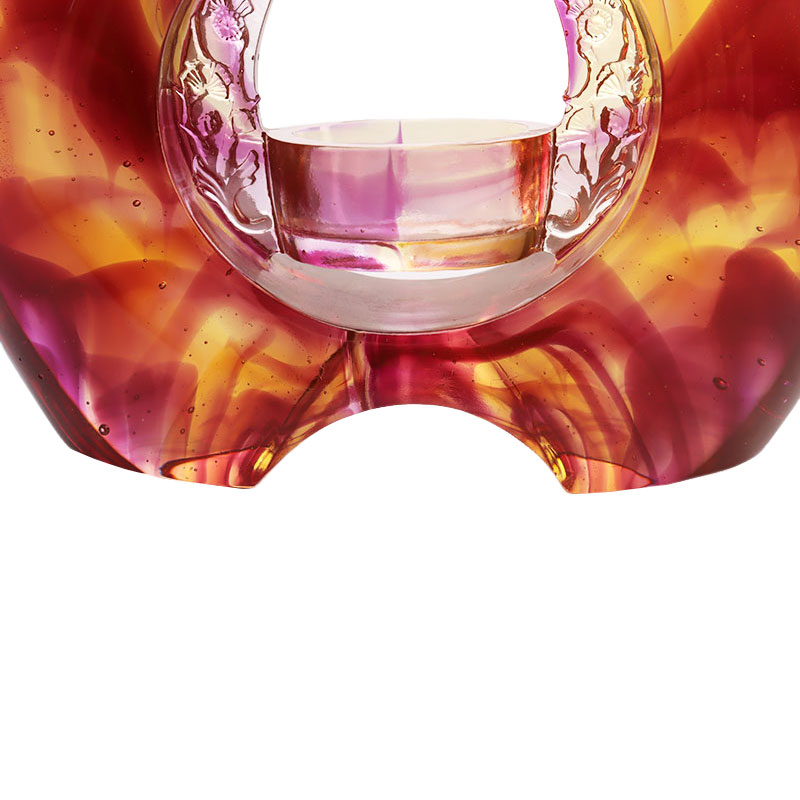 Coinnleoir glaze daite corcra