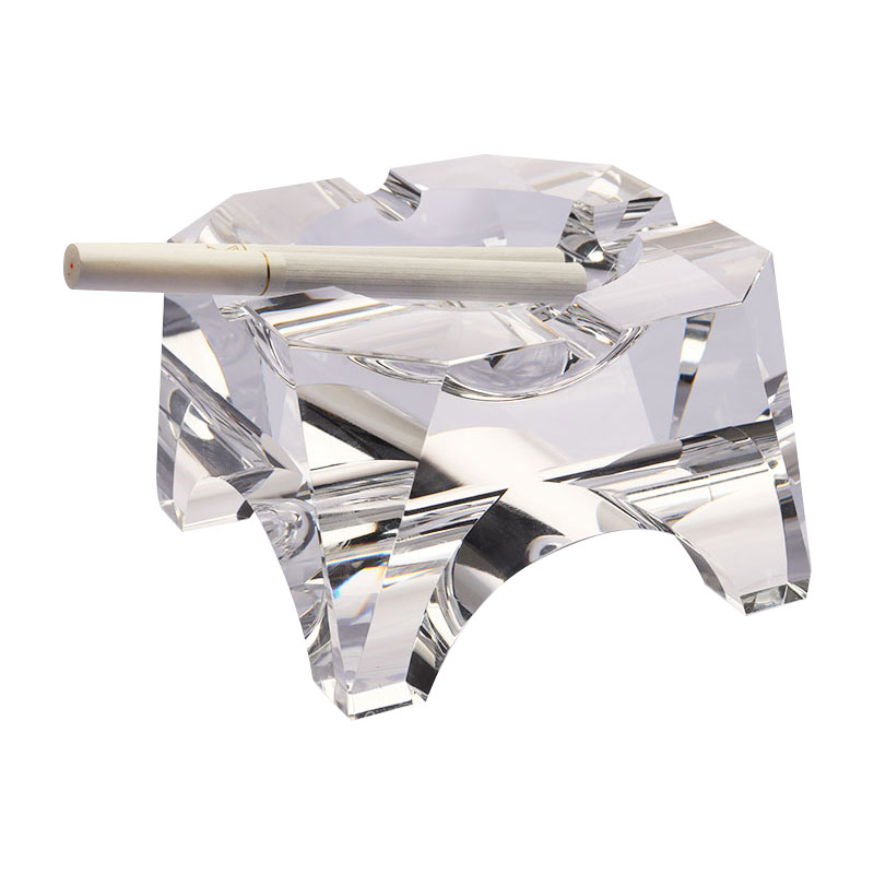 Dearadh geoiméadrach simplí luaithreadán criostail gloine trédhearcach