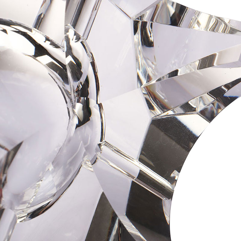 Dearadh geoiméadrach simplí luaithreadán criostail gloine trédhearcach