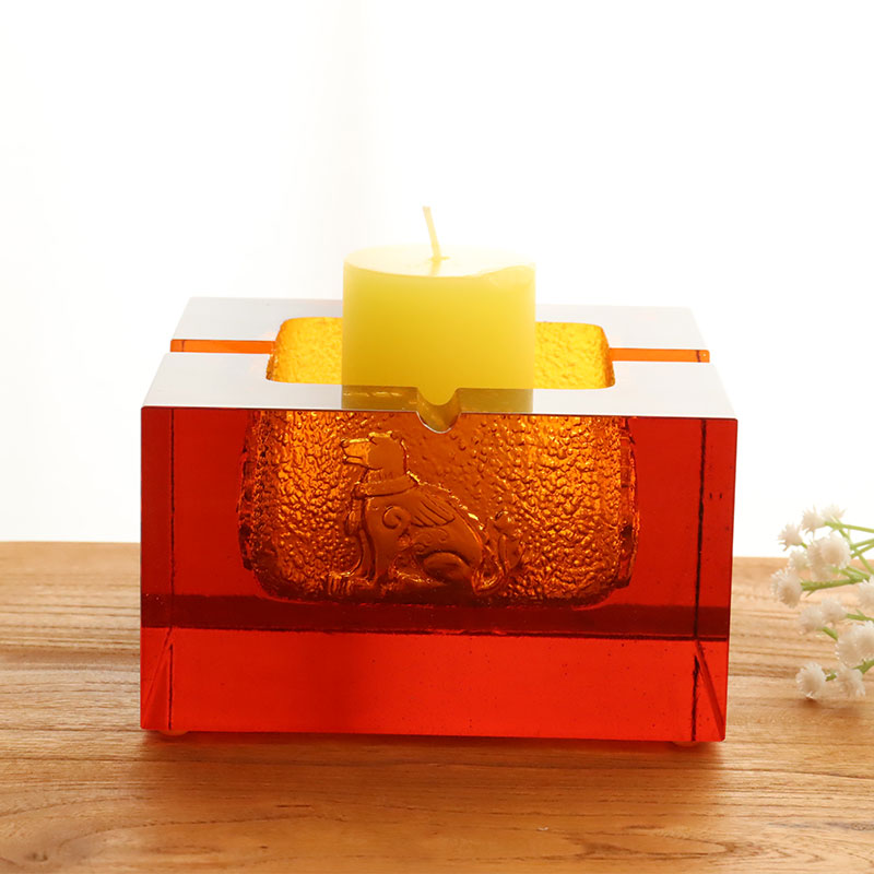 luaithreadán gloine dearg le patrúin ainmhithe cabhraithe fíorálainn