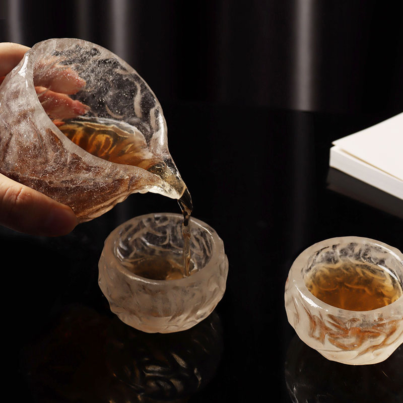 Patrún mboilgeog trédhearcach Cupáin Tae Gloine Socraigh le haghaidh úsáide cruinnithe oifig bhaile