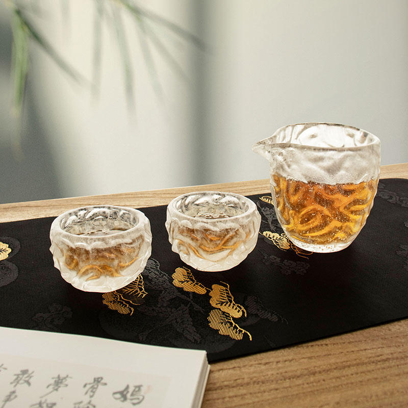 Patrún mboilgeog trédhearcach Cupáin Tae Gloine Socraigh le haghaidh úsáide cruinnithe oifig bhaile