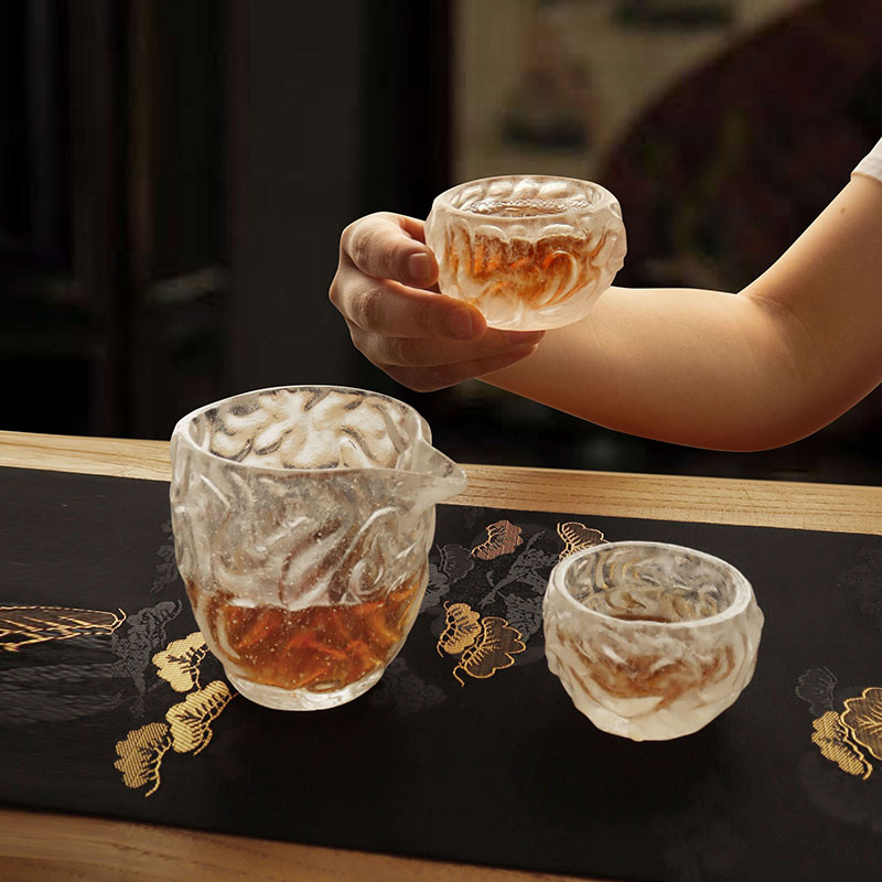 Patrún mboilgeog trédhearcach Cupáin Tae Gloine Socraigh le haghaidh úsáide cruinnithe oifig bhaile