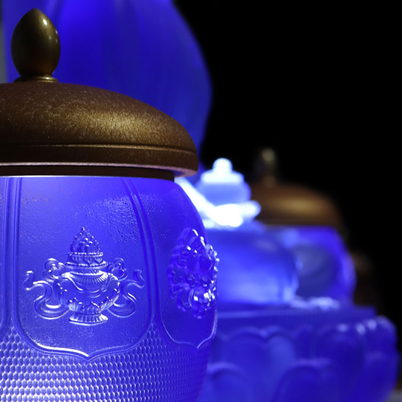 Sraith Ocht Seoda Lotus Búdaíoch Altar Crystal Glass Offers Set