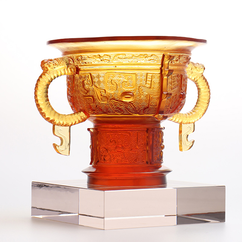 Tripod Sínis le láimhseáil chluasa dragan agus patrún dealga