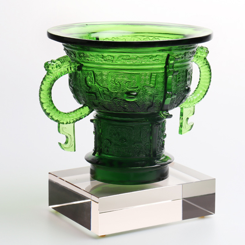 Tripod Sínis le láimhseáil chluasa dragan agus patrún dealga