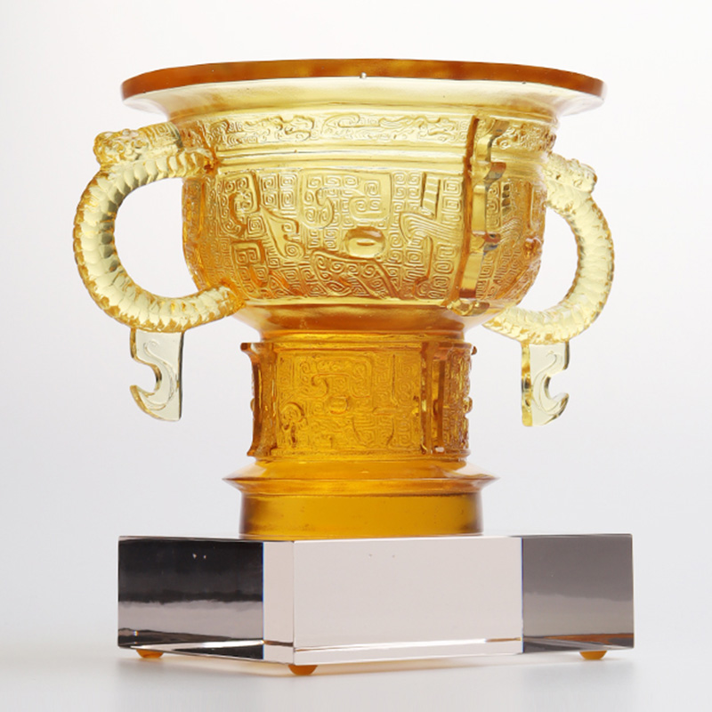 Tripod Sínis le láimhseáil chluasa dragan agus patrún dealga