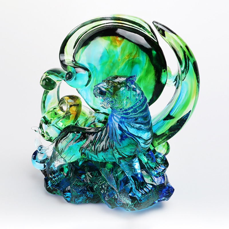 Ornáidí tíogair gloine criostail trédhearcach gorm-uaine