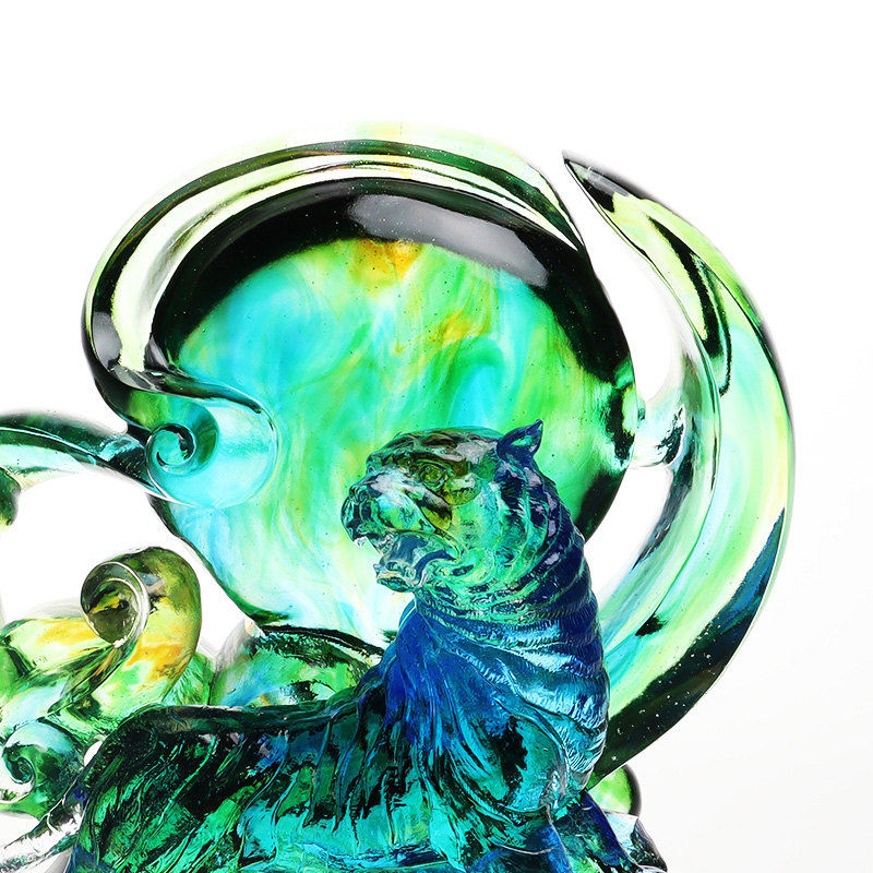 Ornáidí tíogair gloine criostail trédhearcach gorm-uaine